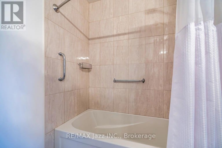 111 - 29 LAKEWOOD CRESCENT, Kawartha Lakes (Bobcaygeon), Ontario, K0M1A0