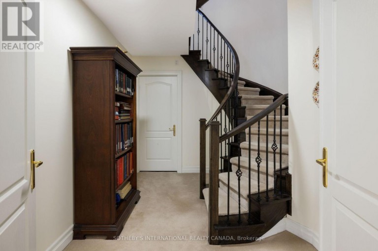 463 CROSSING BRIDGE PLACE, Aurora (Aurora Estates), Ontario, L4G7N1