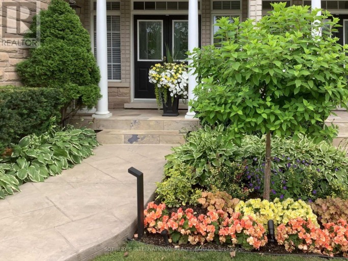 463 CROSSING BRIDGE PLACE, Aurora (Aurora Estates), Ontario, L4G7N1