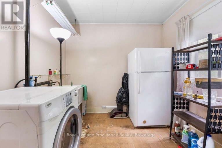 294 MOIRA STREET E, Belleville (Belleville Ward), Ontario, K8P2T1