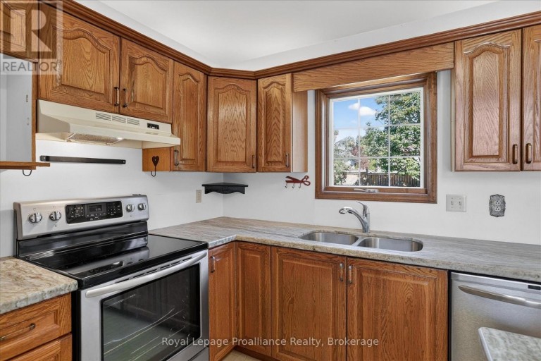1664 FORSTER AVENUE, Peterborough (Otonabee Ward 1), Ontario, K9K2G6