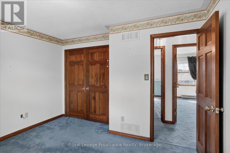 1664 FORSTER AVENUE, Peterborough (Otonabee Ward 1), Ontario, K9K2G6