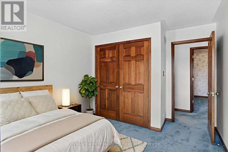 1664 FORSTER AVENUE, Peterborough (Otonabee Ward 1), Ontario, K9K2G6