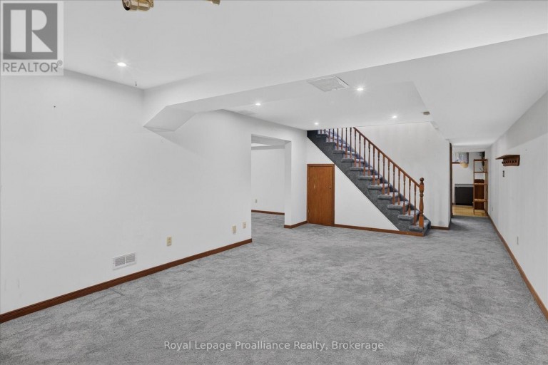 1664 FORSTER AVENUE, Peterborough (Otonabee Ward 1), Ontario, K9K2G6