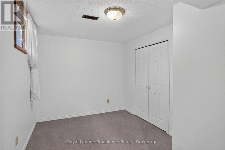 1664 FORSTER AVENUE, Peterborough (Otonabee Ward 1), Ontario, K9K2G6