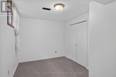 1664 FORSTER AVENUE Peterborough (Otonabee Ward 1) Ontario photo 43