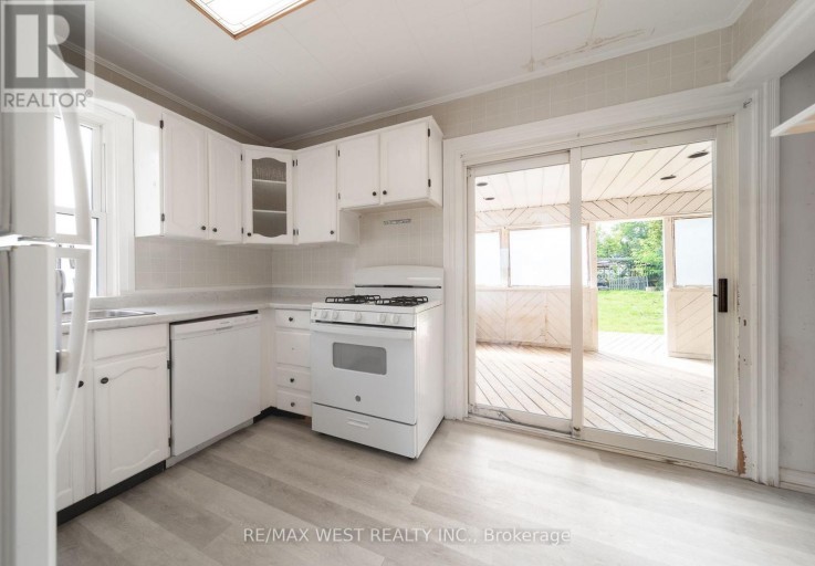 7826 YONGE STREET, Innisfil (Stroud), Ontario, L9S1L4