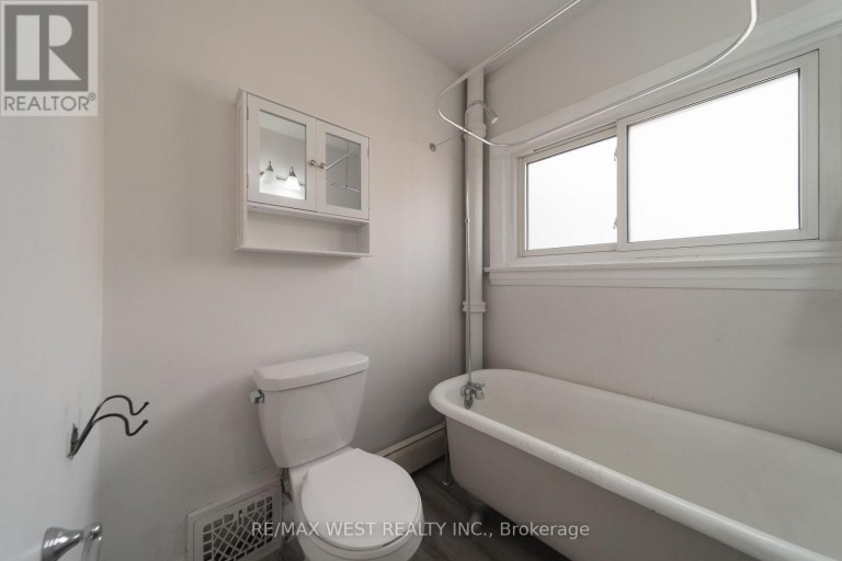 7826 YONGE STREET, Innisfil (Stroud), Ontario, L9S1L4