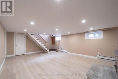 7826 YONGE STREET Innisfil (Stroud) Ontario photo 17