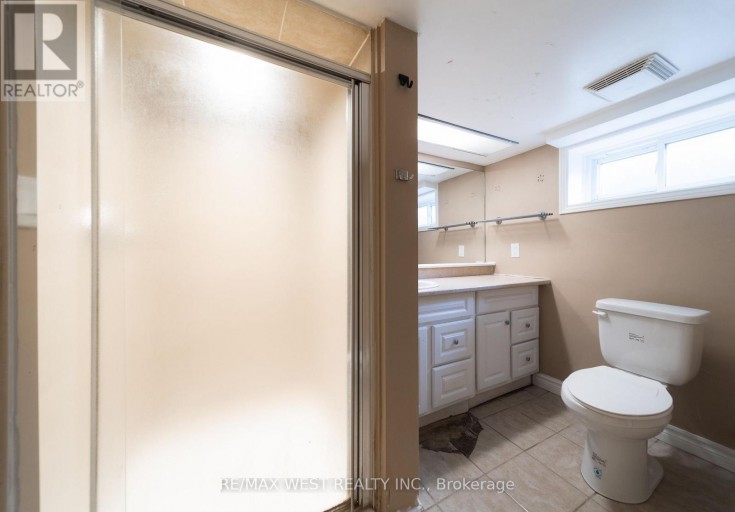 7826 YONGE STREET, Innisfil (Stroud), Ontario, L9S1L4