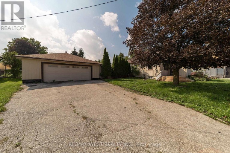 7826 YONGE STREET, Innisfil (Stroud), Ontario, L9S1L4