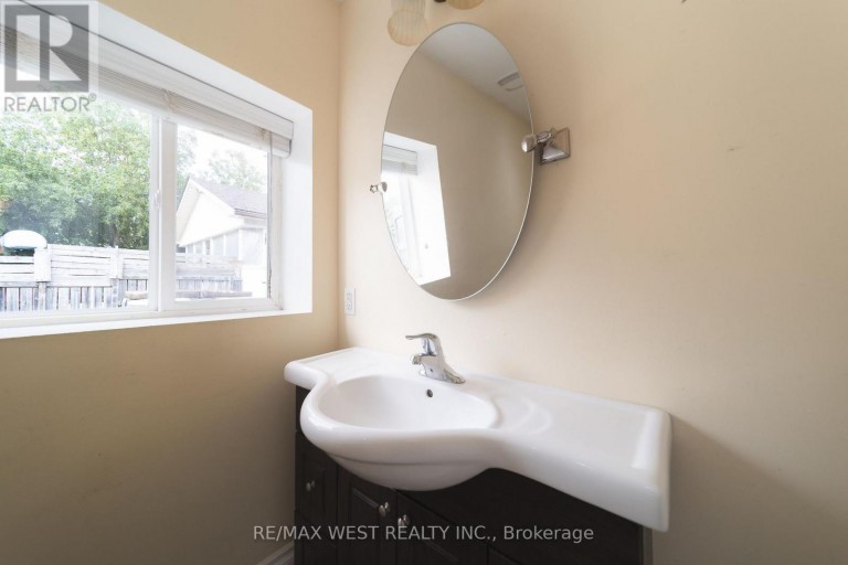 7826 YONGE STREET, Innisfil (Stroud), Ontario, L9S1L4