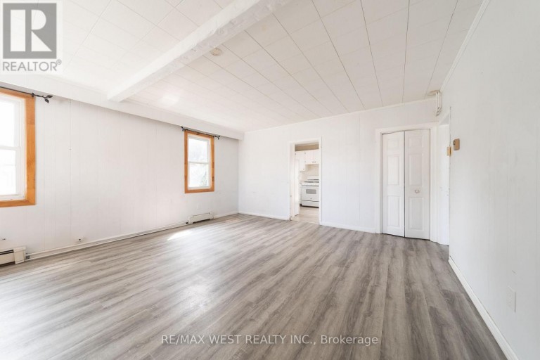 7826 YONGE STREET, Innisfil (Stroud), Ontario, L9S1L4