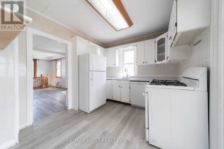 7826 YONGE STREET, Innisfil (Stroud), Ontario, L9S1L4