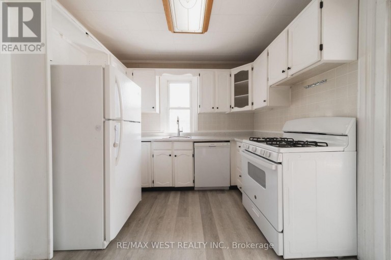 7826 YONGE STREET, Innisfil (Stroud), Ontario, L9S1L4
