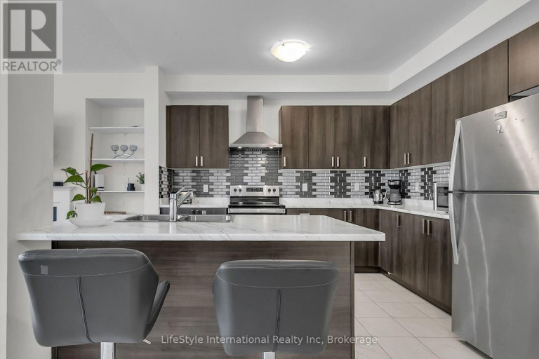 5 - 210 FARLEY ROAD W, Centre Wellington (Fergus), Ontario, N1M0H2