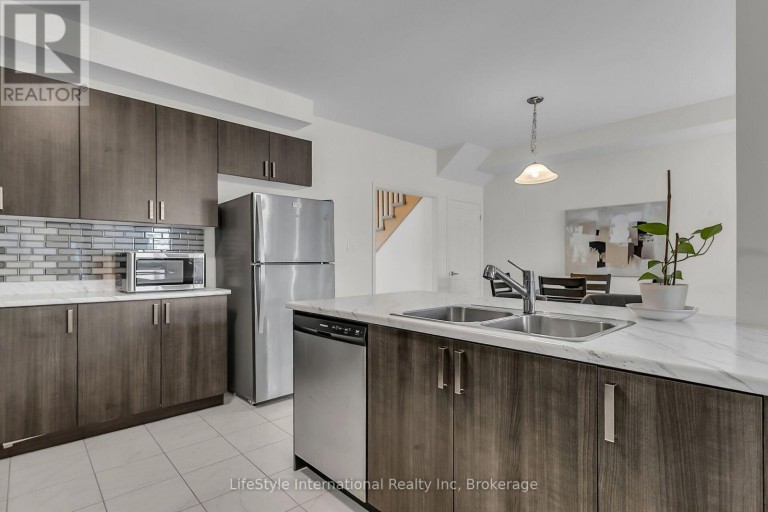 5 - 210 FARLEY ROAD W, Centre Wellington (Fergus), Ontario, N1M0H2