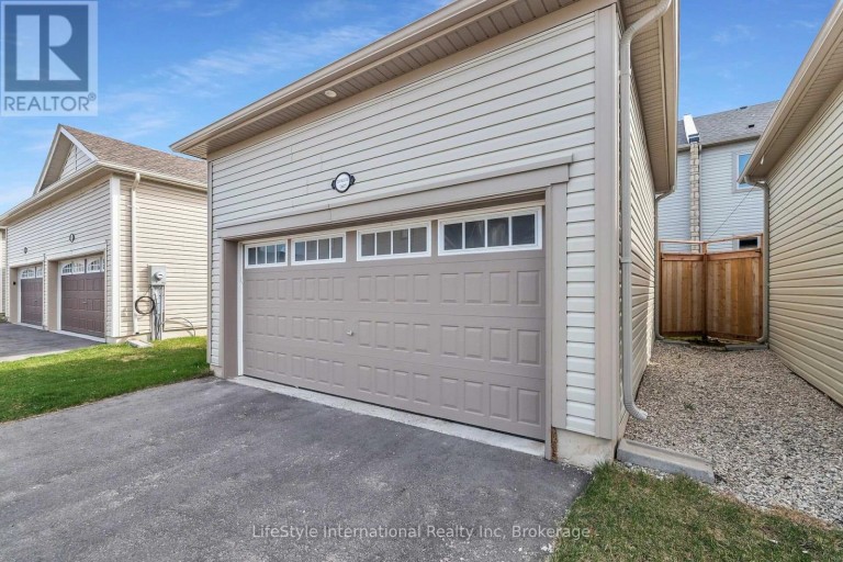 5 - 210 FARLEY ROAD W, Centre Wellington (Fergus), Ontario, N1M0H2