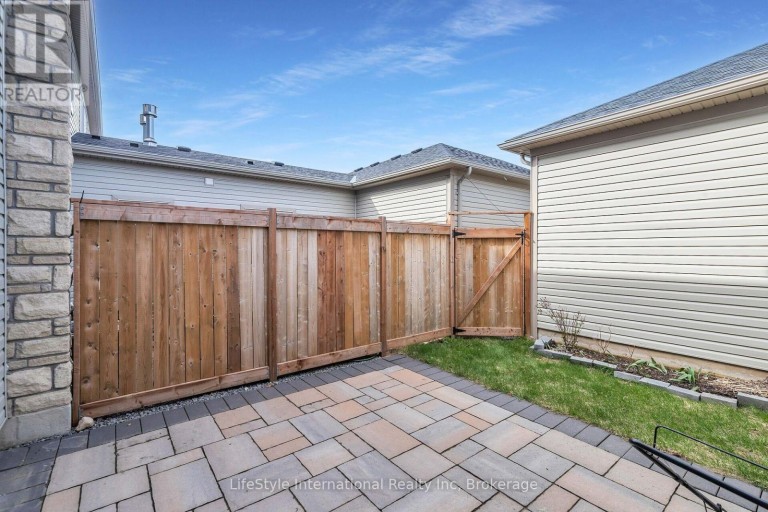 5 - 210 FARLEY ROAD W, Centre Wellington (Fergus), Ontario, N1M0H2