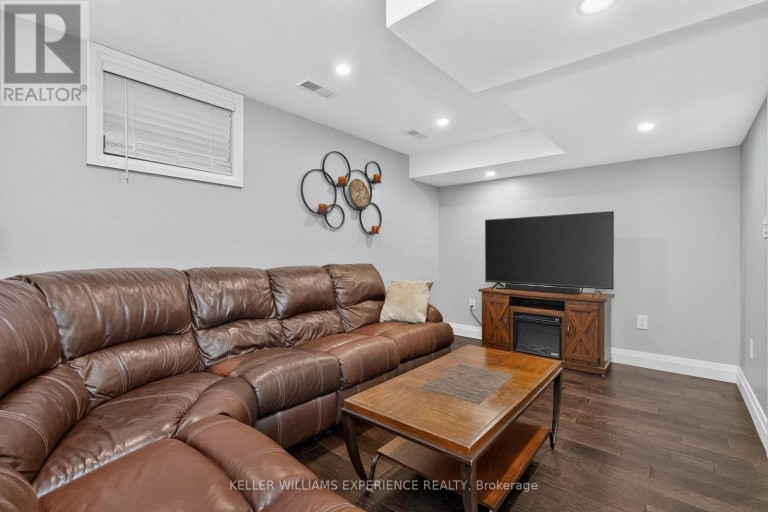 9 - 38 KENWELL CRESCENT, Barrie (Holly), Ontario, L4N0Z6