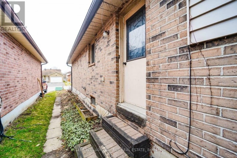 23 DOWNHAM DRIVE, Clarington (Bowmanville), Ontario, L1C4G9