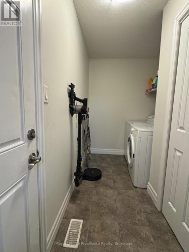 19 MCINTOSH CRESCENT, Quinte West (Murray Ward), Ontario, K8V0G1