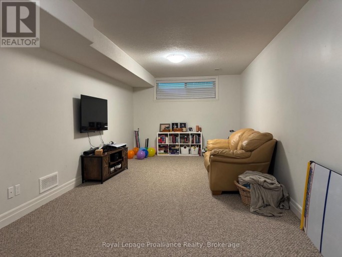 19 MCINTOSH CRESCENT, Quinte West (Murray Ward), Ontario, K8V0G1