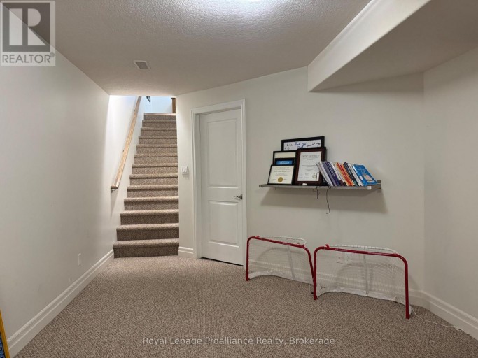 19 MCINTOSH CRESCENT, Quinte West (Murray Ward), Ontario, K8V0G1