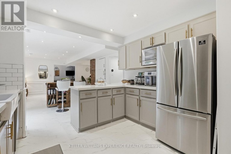 2 SEELEY COURT, Wasaga Beach, Ontario, L9Z2A7