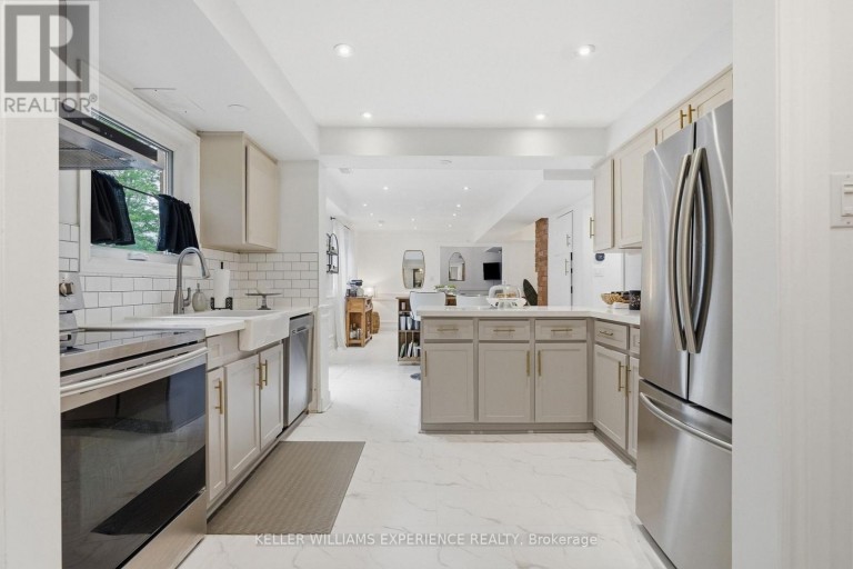 2 SEELEY COURT, Wasaga Beach, Ontario, L9Z2A7