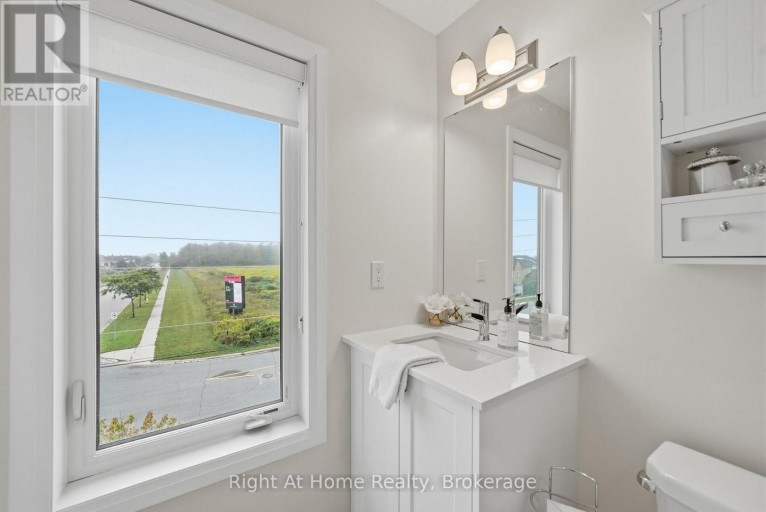52 EMMAS WAY, Whitby (Taunton North), Ontario, L1R0S7