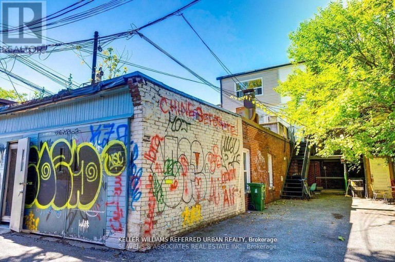 165 RONCESVALLES AVENUE, Toronto (Roncesvalles), Ontario, M6R2L3