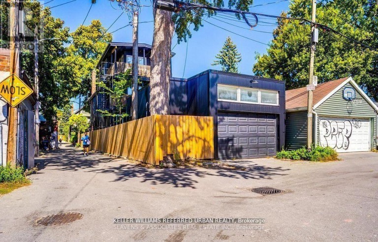 165 RONCESVALLES AVENUE, Toronto (Roncesvalles), Ontario, M6R2L3