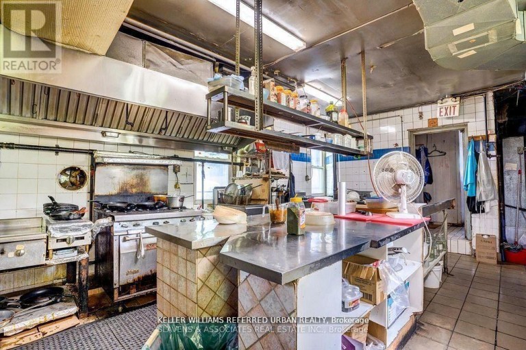 165 RONCESVALLES AVENUE, Toronto (Roncesvalles), Ontario, M6R2L3