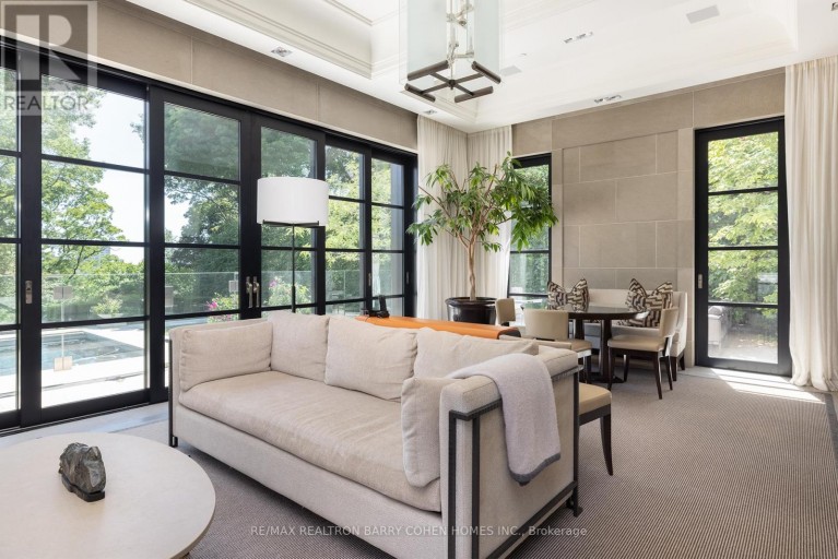 17 ARDWOLD GATE, Toronto (Casa Loma), Ontario, M5R2W1
