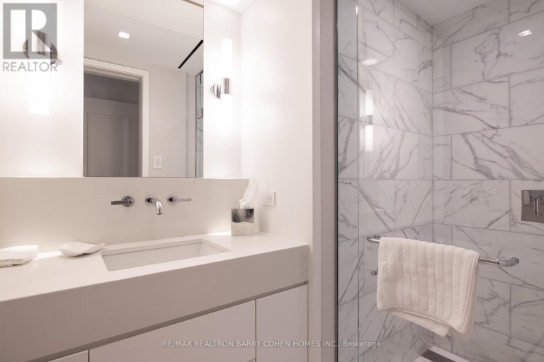17 ARDWOLD GATE, Toronto (Casa Loma), Ontario, M5R2W1