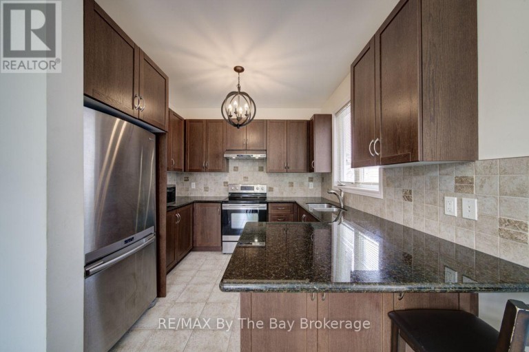 11 GRAND POPLAR LANE, Wasaga Beach, Ontario, L9Z0C7