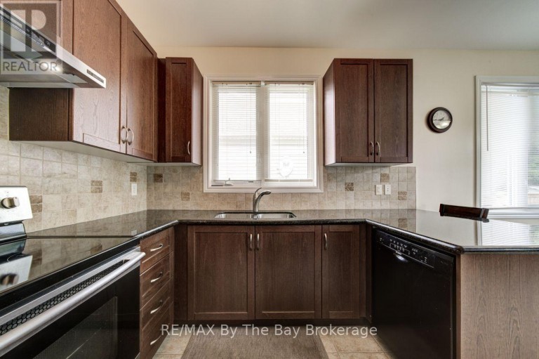 11 GRAND POPLAR LANE, Wasaga Beach, Ontario, L9Z0C7