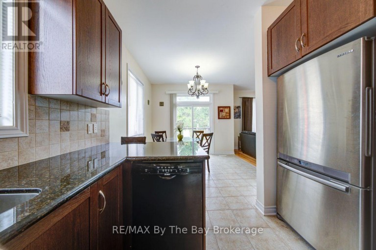 11 GRAND POPLAR LANE, Wasaga Beach, Ontario, L9Z0C7