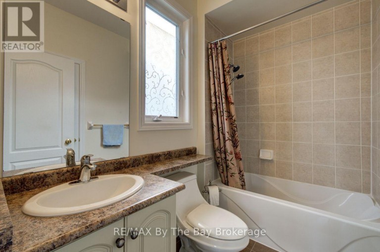 11 GRAND POPLAR LANE, Wasaga Beach, Ontario, L9Z0C7