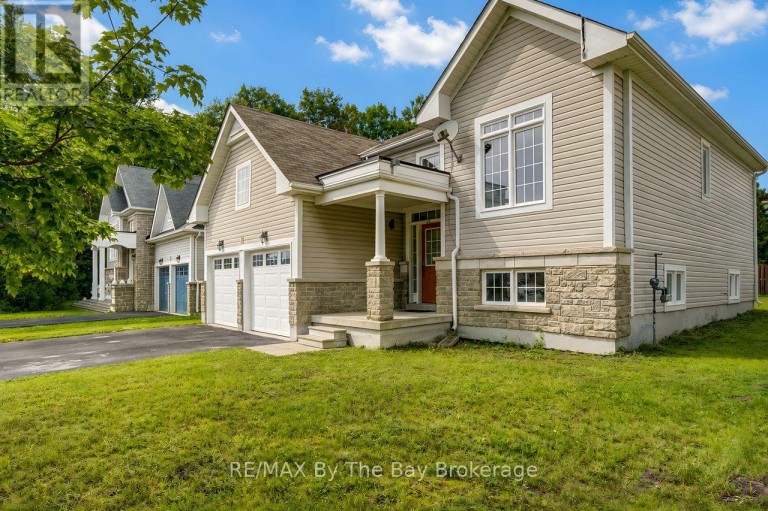 11 GRAND POPLAR LANE, Wasaga Beach, Ontario, L9Z0C7