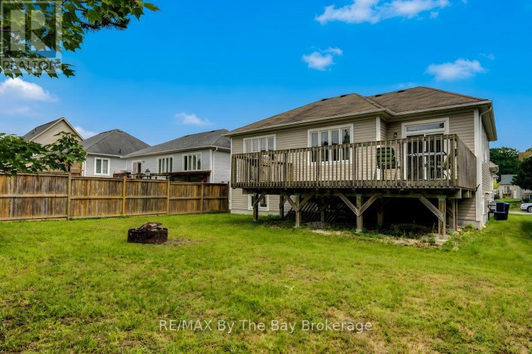 11 GRAND POPLAR LANE, Wasaga Beach, Ontario, L9Z0C7