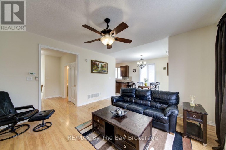 11 GRAND POPLAR LANE, Wasaga Beach, Ontario, L9Z0C7