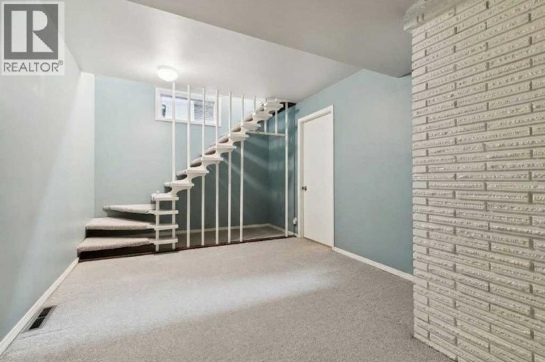 1423 75 Avenue SW, Calgary, Alberta, T2V0S9