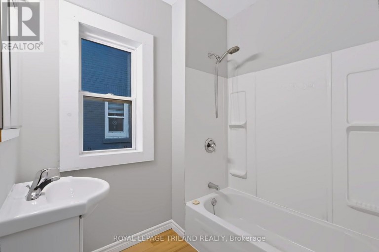 136 ADELAIDE STREET N, London East (East L), Ontario, N6B3G8