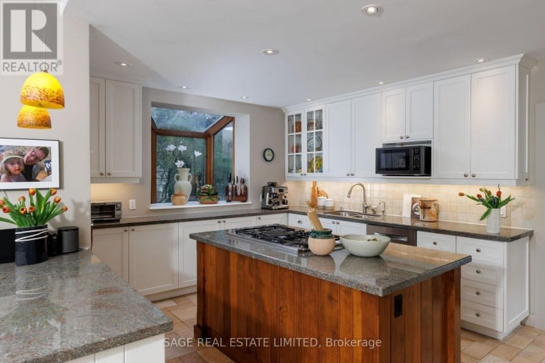 124 BLYTHWOOD ROAD, Toronto (Lawrence Park South), Ontario, M4N1A4