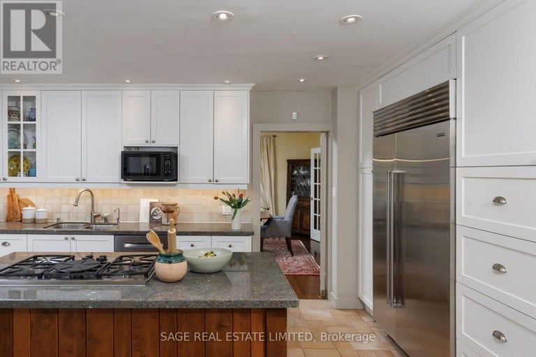 124 BLYTHWOOD ROAD, Toronto (Lawrence Park South), Ontario, M4N1A4