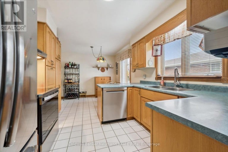 11 KEATING DRIVE, Centre Wellington (Elora/Salem), Ontario, N0B1S0