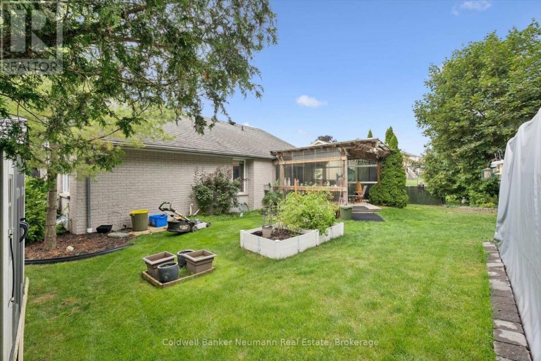 11 KEATING DRIVE, Centre Wellington (Elora/Salem), Ontario, N0B1S0