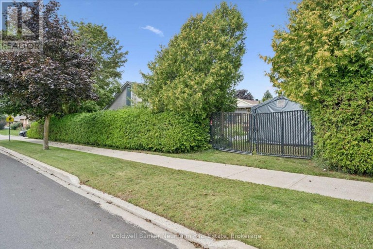 11 KEATING DRIVE, Centre Wellington (Elora/Salem), Ontario, N0B1S0